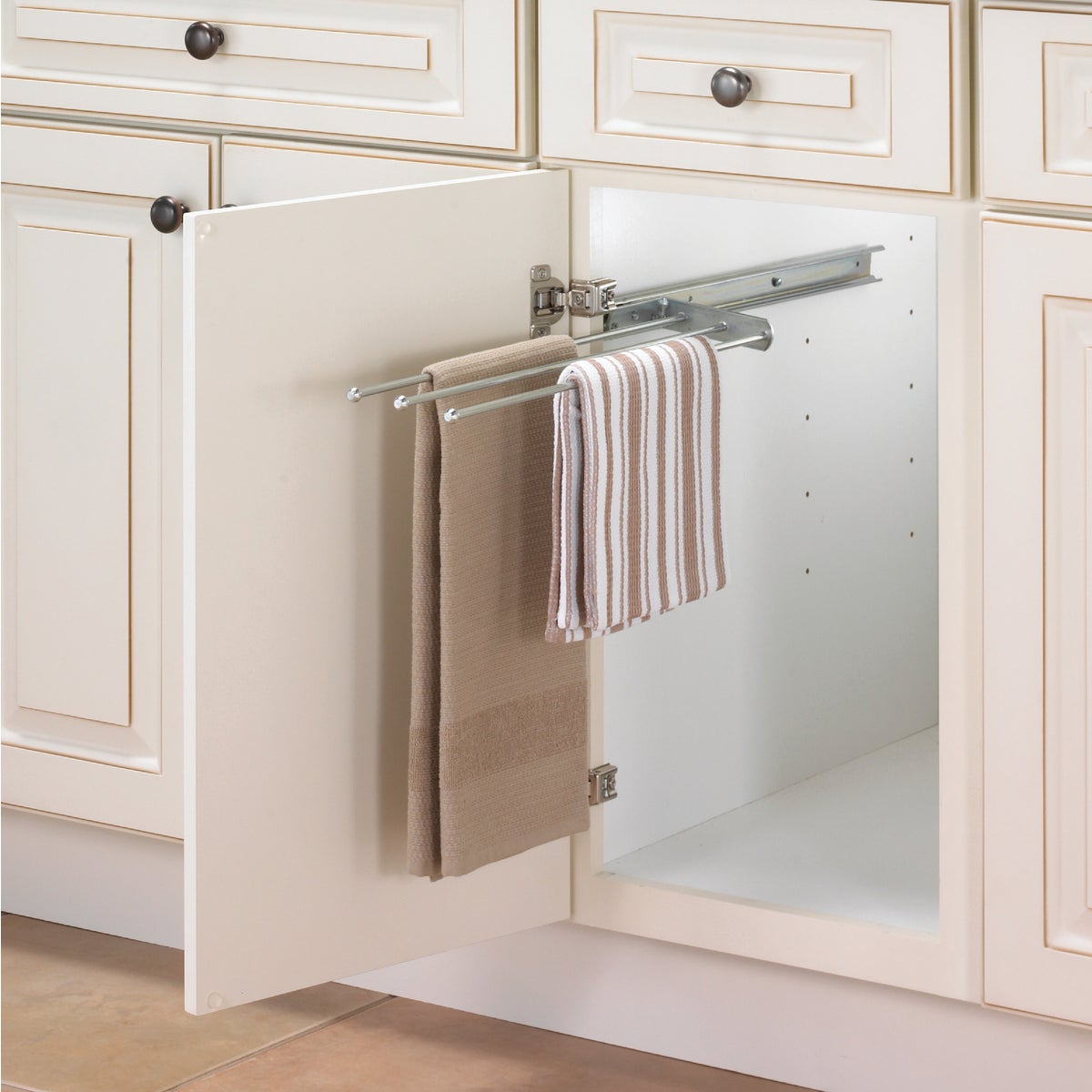 Knape & Vogt Real Solutions Heavy-Duty 18 In. Chrome Towel Bar Image 2