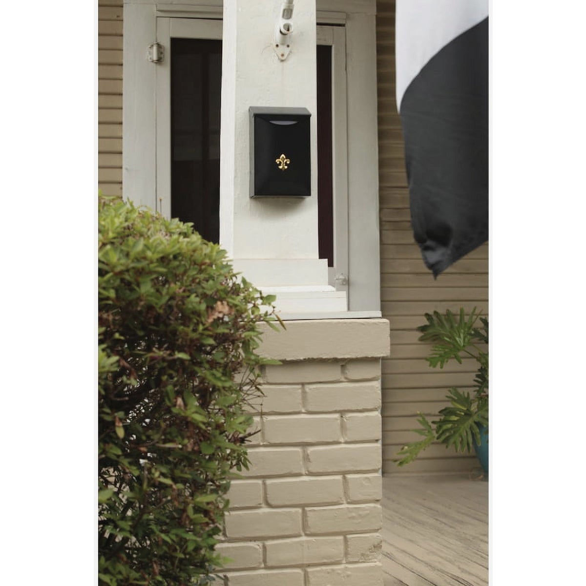 Gibraltar City Classic Vertical Wall Mount Mailbox Image 3