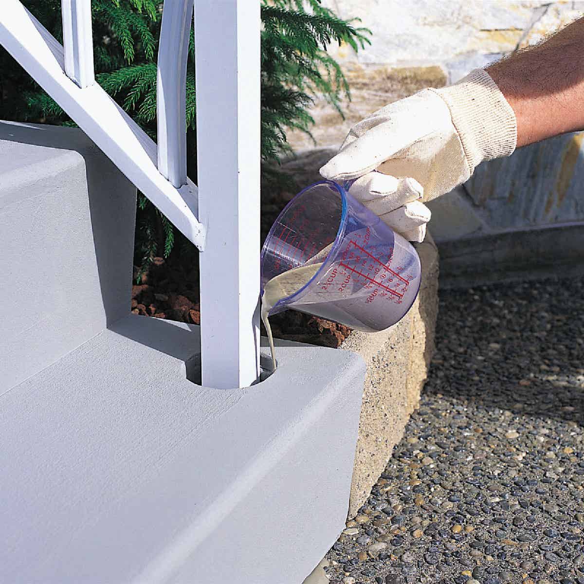 Quikrete 10 Lb. Pail Anchoring Cement Image 3