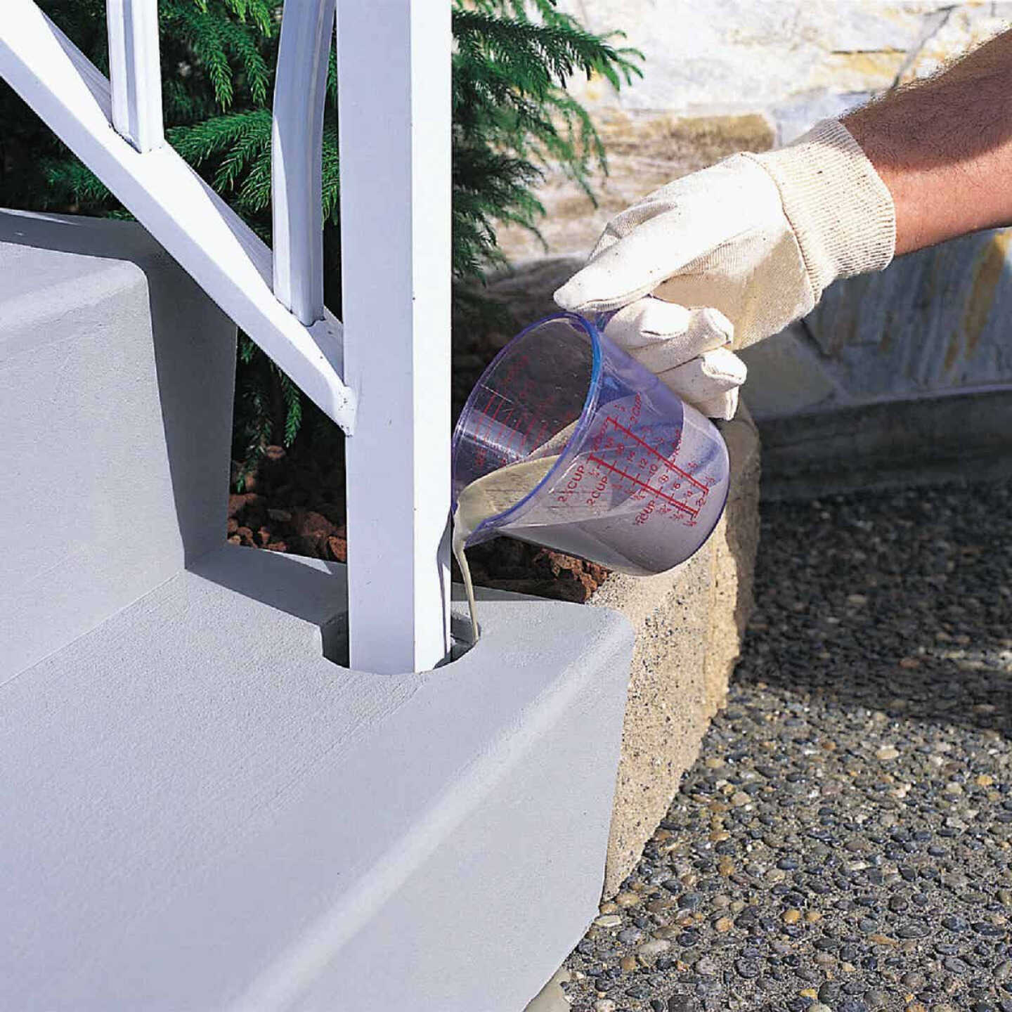 Quikrete 10 Lb. Pail Anchoring Cement Image 3