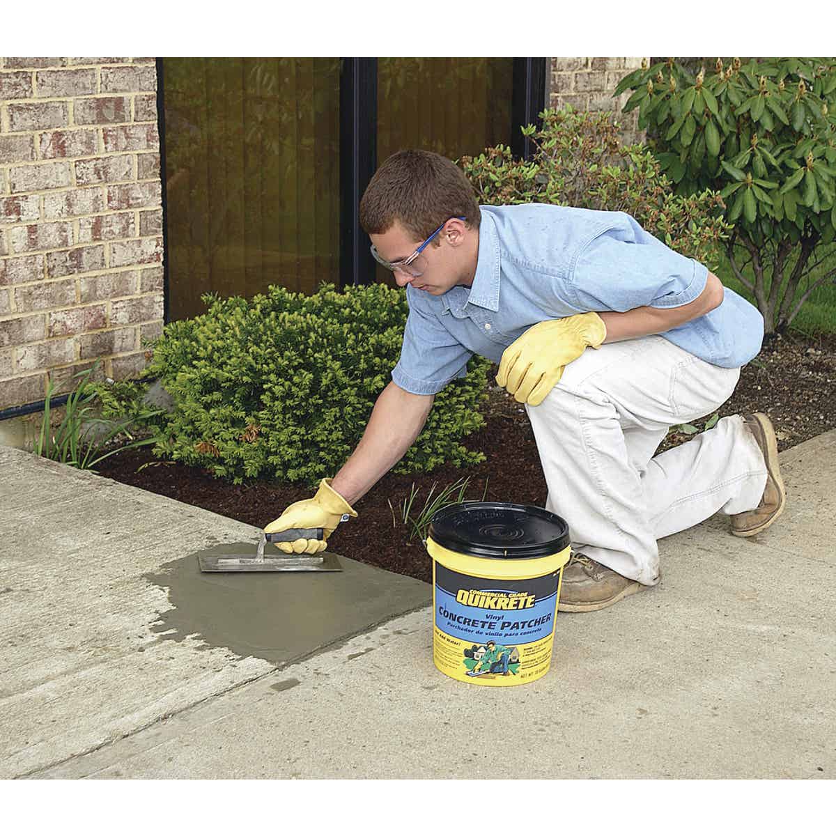 Quikrete 20 Lb. Gray Concrete Patch Image 2