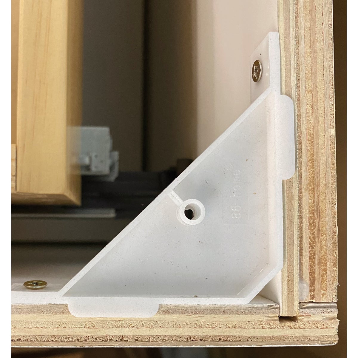 CraftMark Plymouth Shaker 18 In. W x 24 In. D x 34.5 In H Ready To Assemble White Drawer Base Kitchen Cabinet Image 3