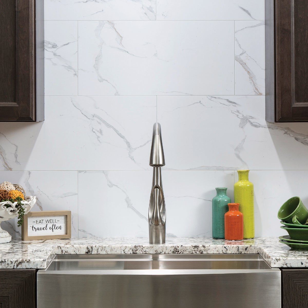 Palisade Carrara 23.2 In. x 11.1 In. Waterproof Interlocking Wall Tile (17.9 Sq. Ft./Case) Image 2