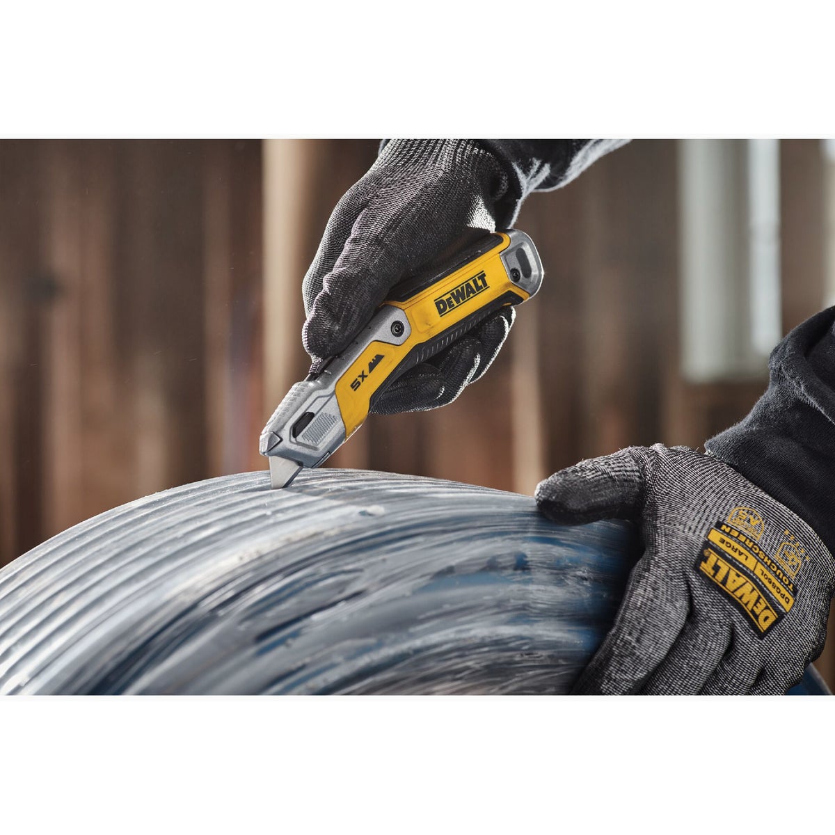 DEWALT Retractable Utility Knife Image 6