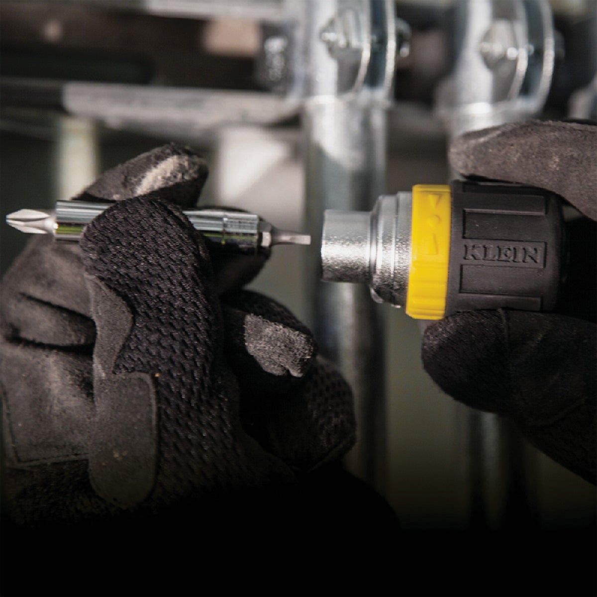 Klein 6-in-1 Stubby Ratcheting Screwdriver Image 3