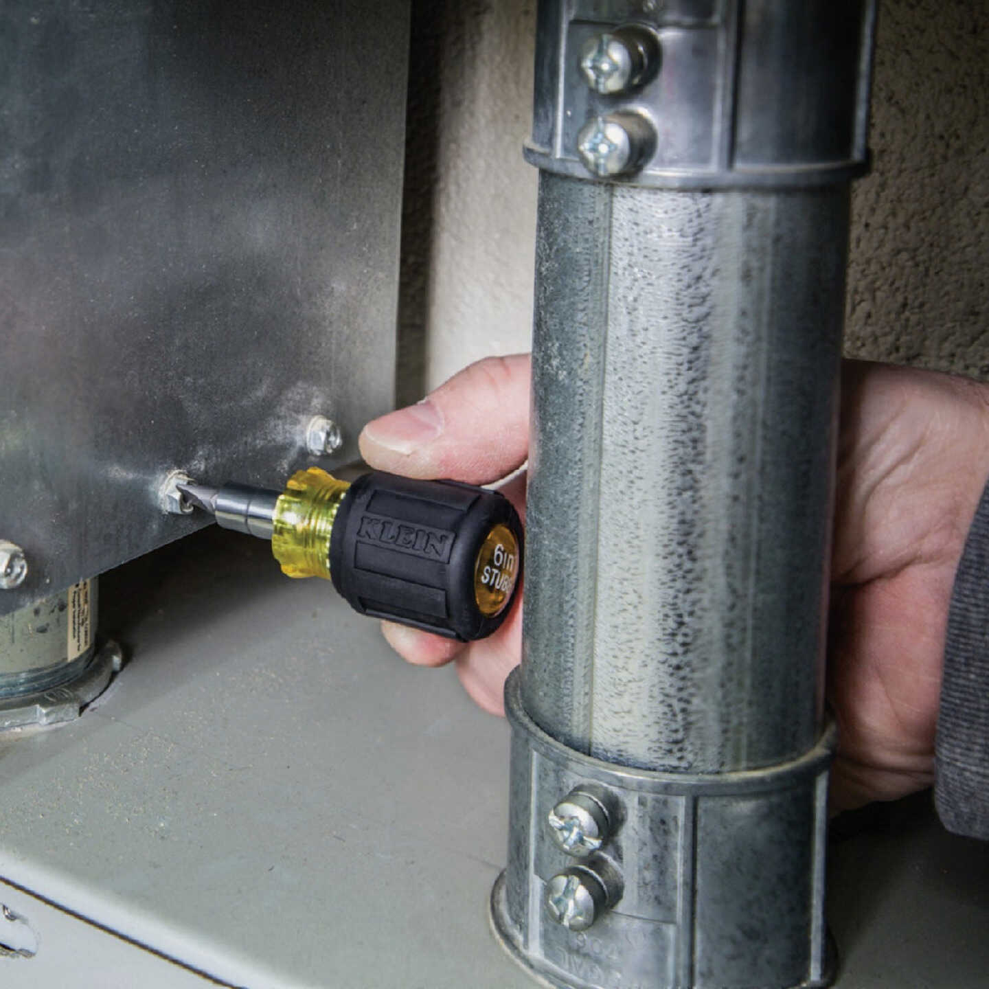 Klein 6-in-1 Stubby Multi-Bit Screwdriver Image 3