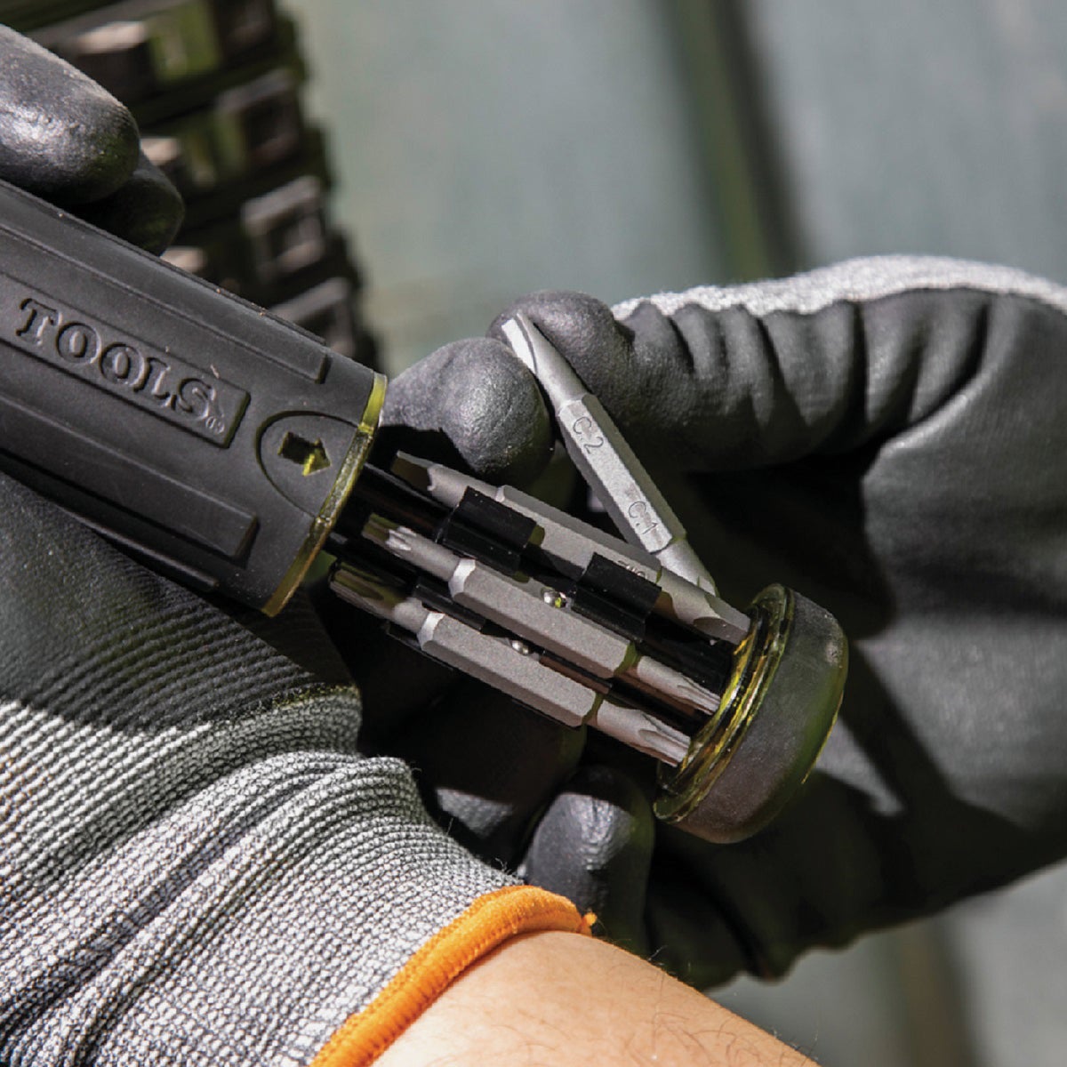 Klein 15-In-1 Multi-Bit  Ratcheting Screwdriver/Nut Driver Image 4