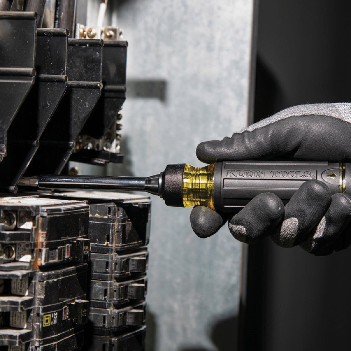 Klein 15-In-1 Multi-Bit  Ratcheting Screwdriver/Nut Driver Image 3