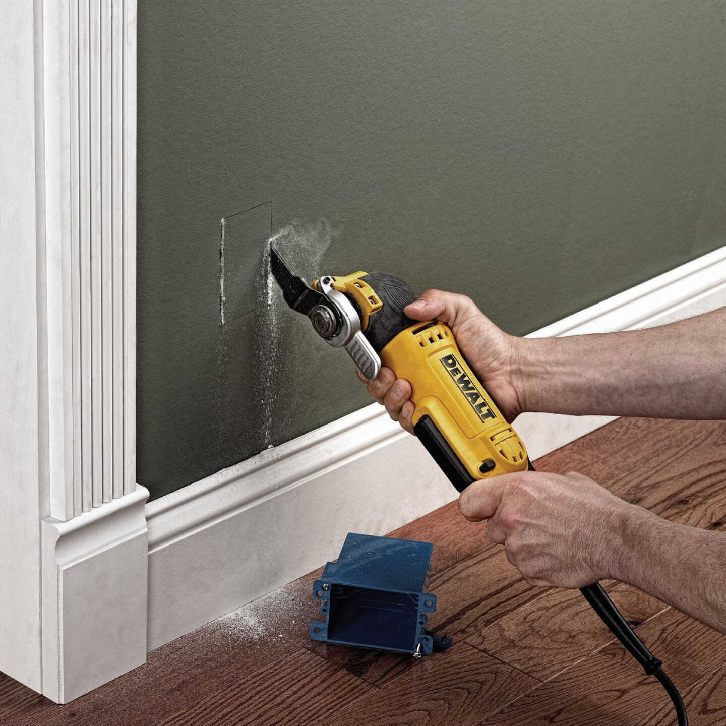 DEWALT 3-Amp Oscillating Tool Kit Image 2