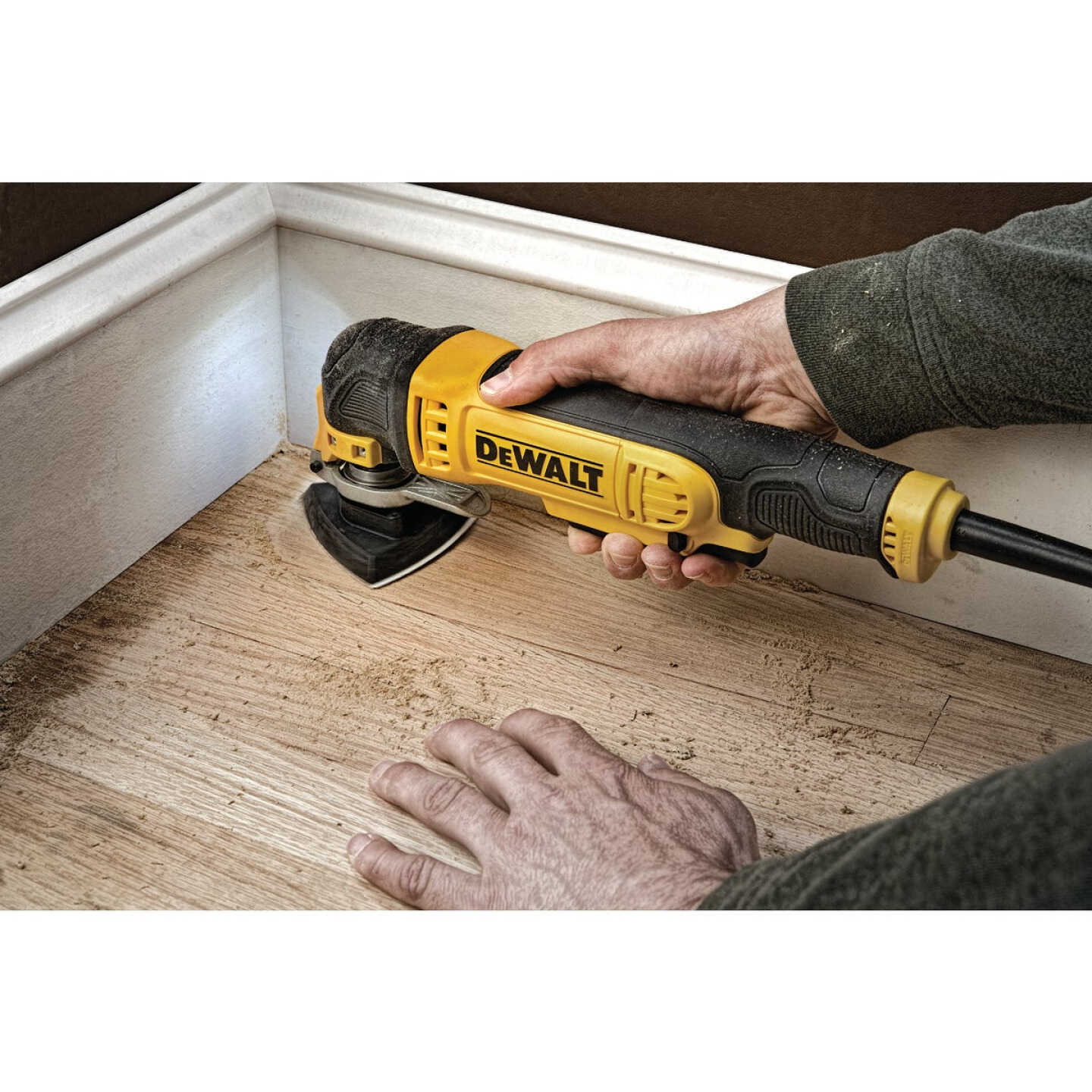 DEWALT 3-Amp Oscillating Tool Kit Image 3