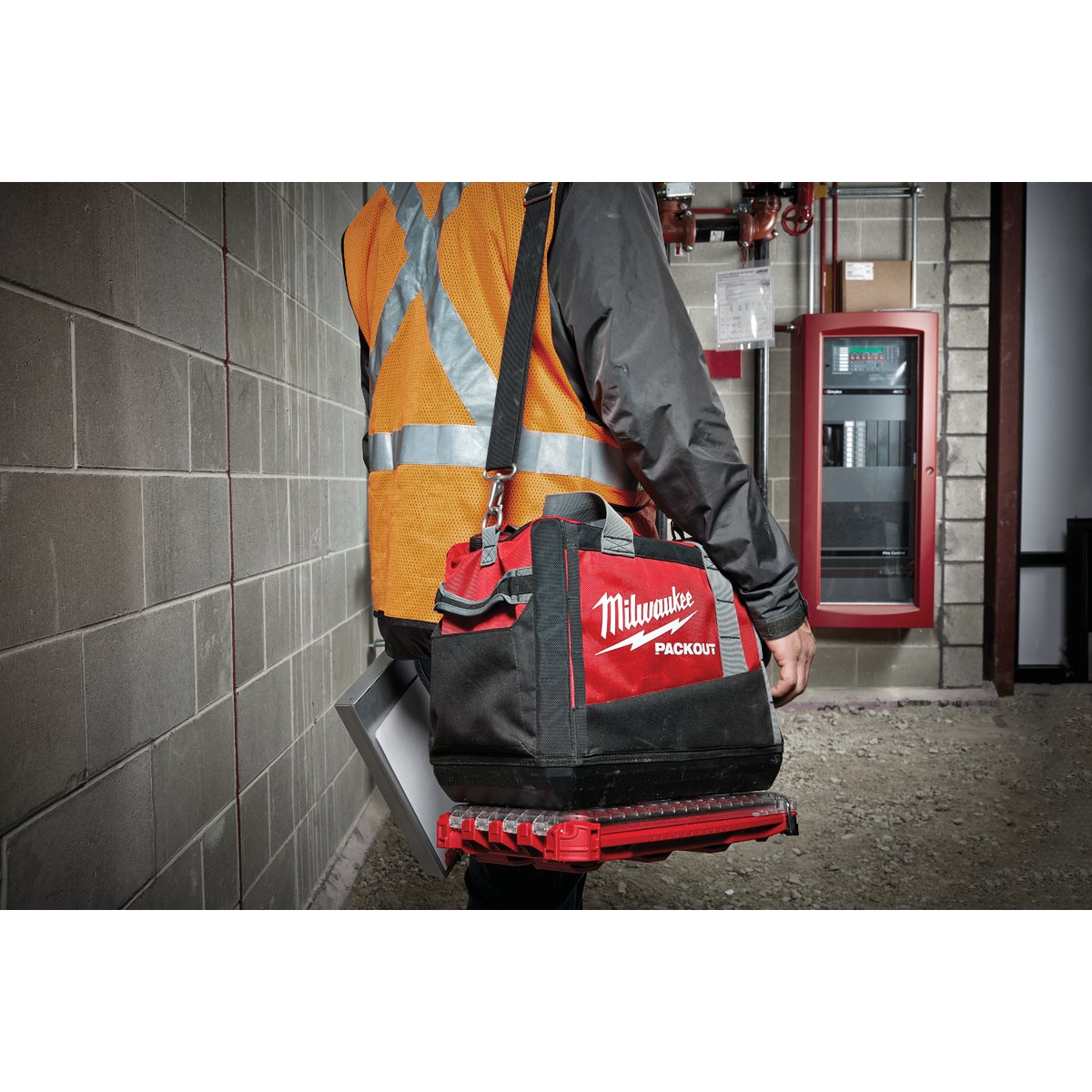 Milwaukee PACKOUT 15 In. Tool Bag Image 3