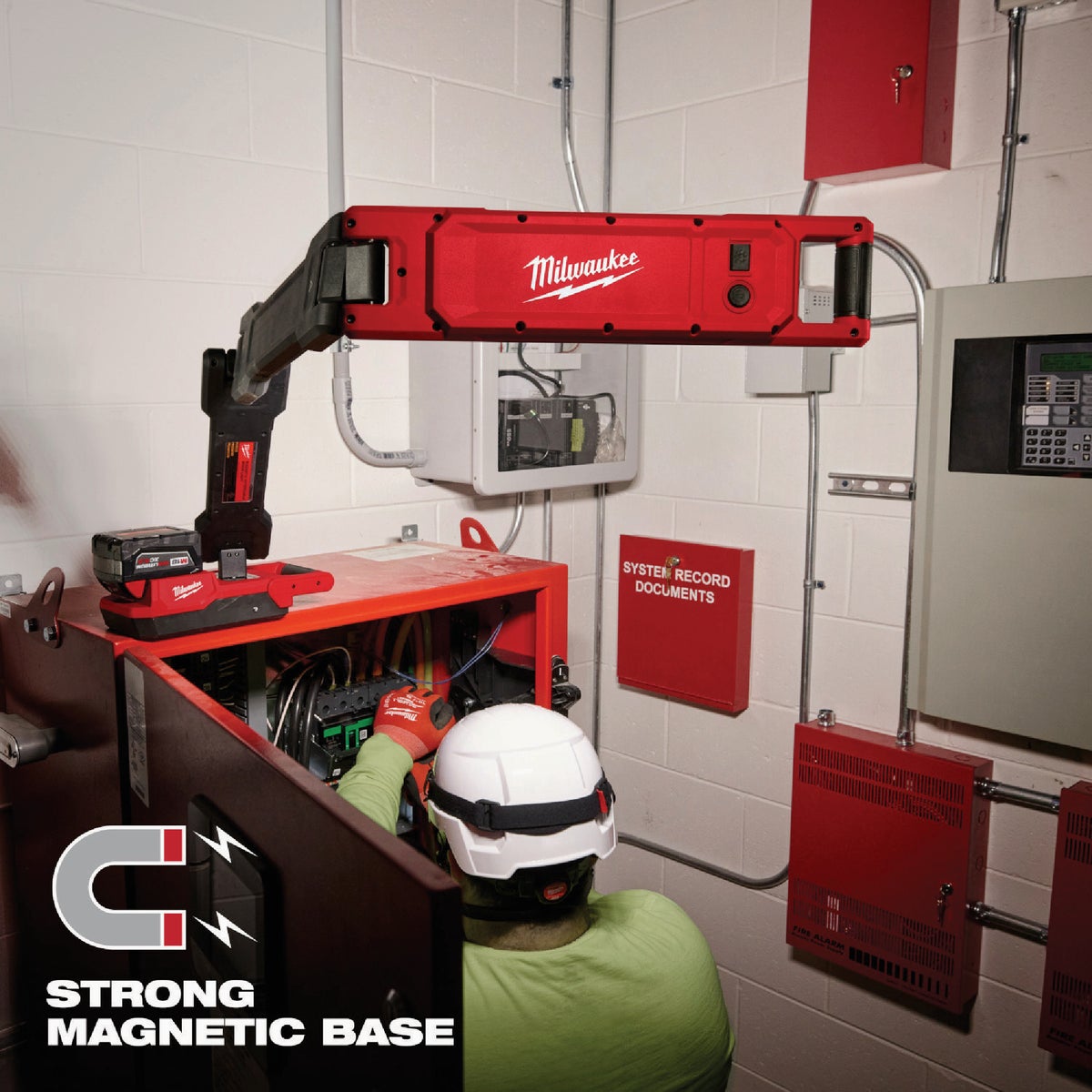 Milwaukee M18 Magnetic Extendable Boom Light Image 7