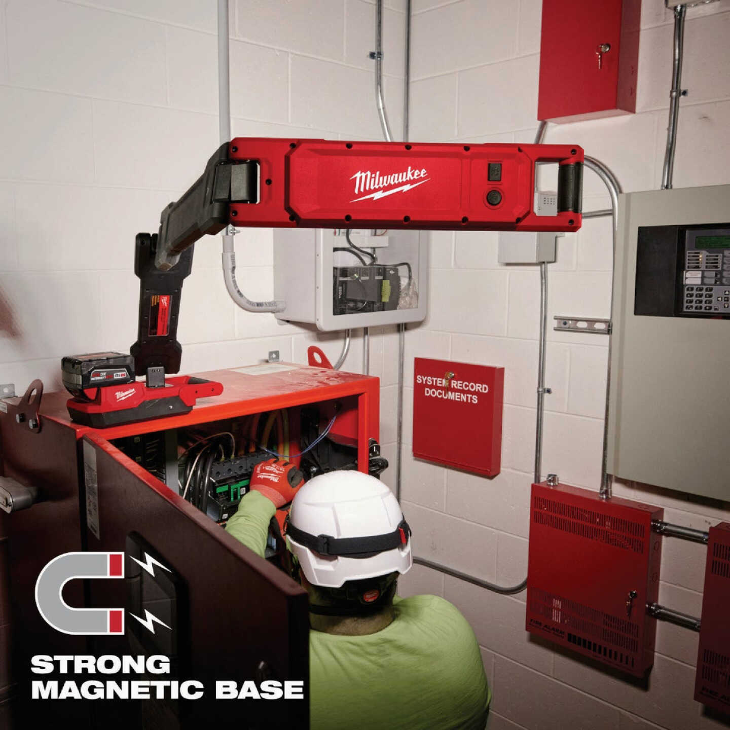 Milwaukee M18 Magnetic Extendable Boom Light Image 7