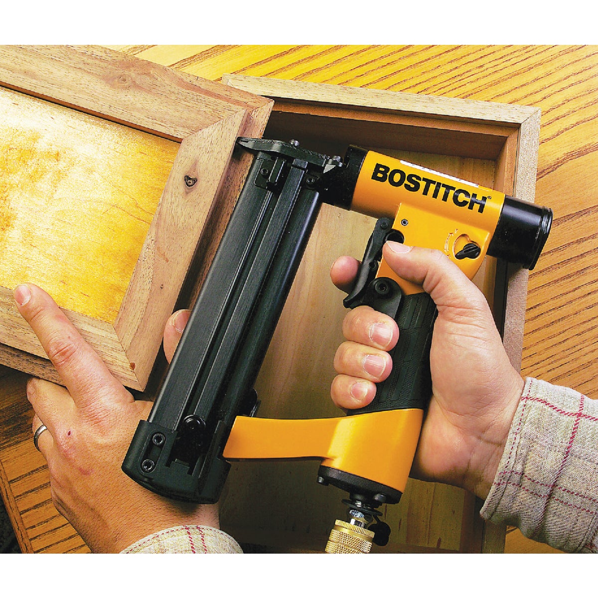 Bostitch 23-Gauge 1-3/16 In. Pin Nailer Kit Image 2