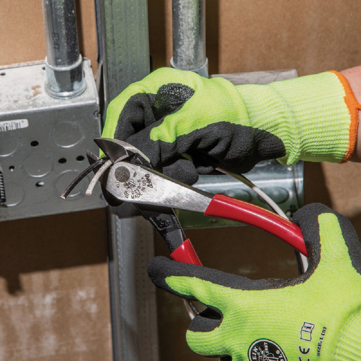 Klein 8 In. High-Leverage Diagonal Cutting Pliers Image 3