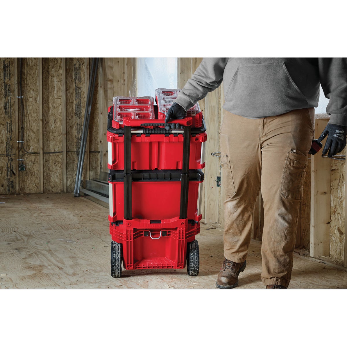 Milwaukee Low-Profile Handle for PACKOUT Rolling Tool Box Image 6