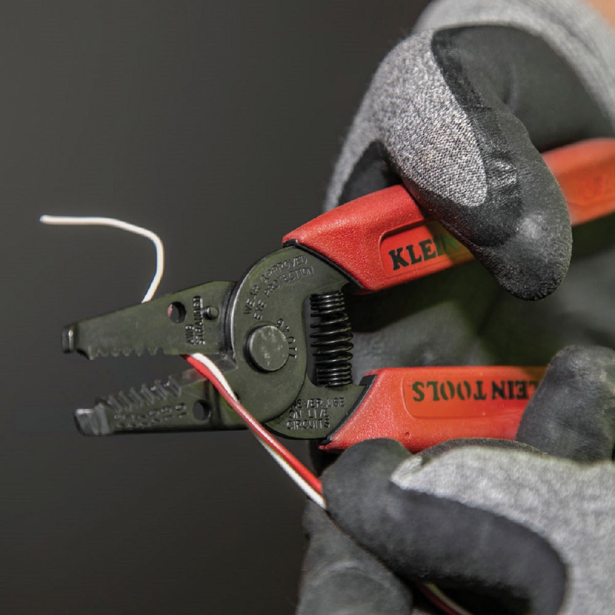 Klein 6 In. 16 AWG to 26 AWG Stranded Wire Stripper Image 3