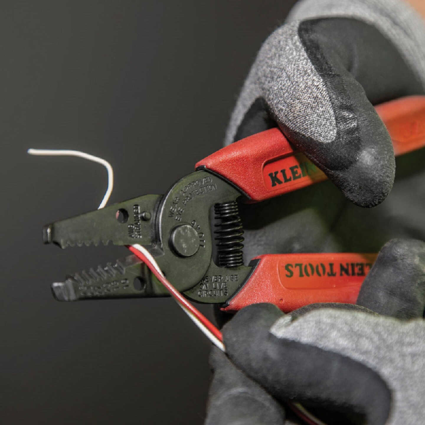 Klein 6 In. 16 AWG to 26 AWG Stranded Wire Stripper Image 3