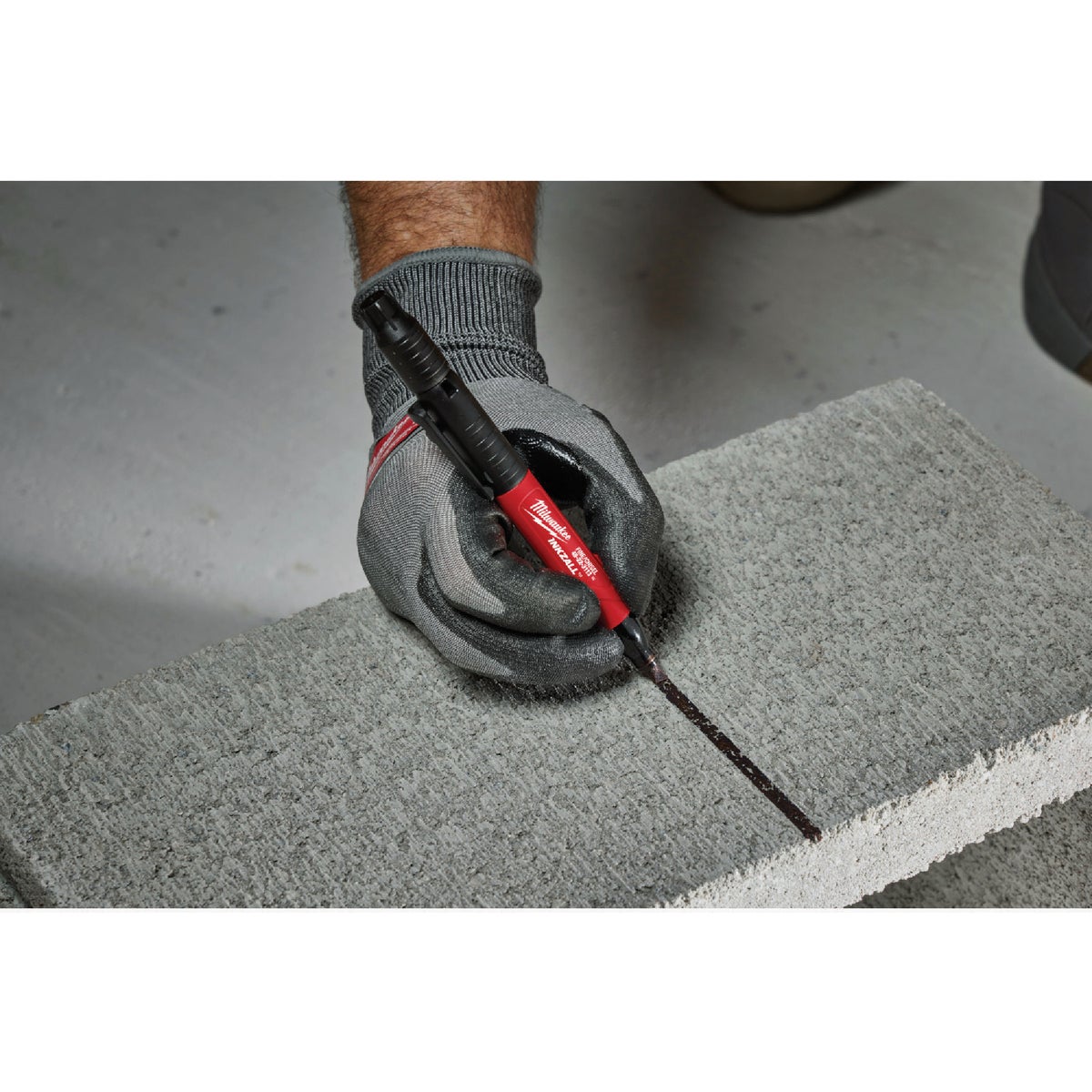 Milwaukee INKZALL Double-Sided Fine Point & Chisel Tip Black Jobsite Marker Image 2