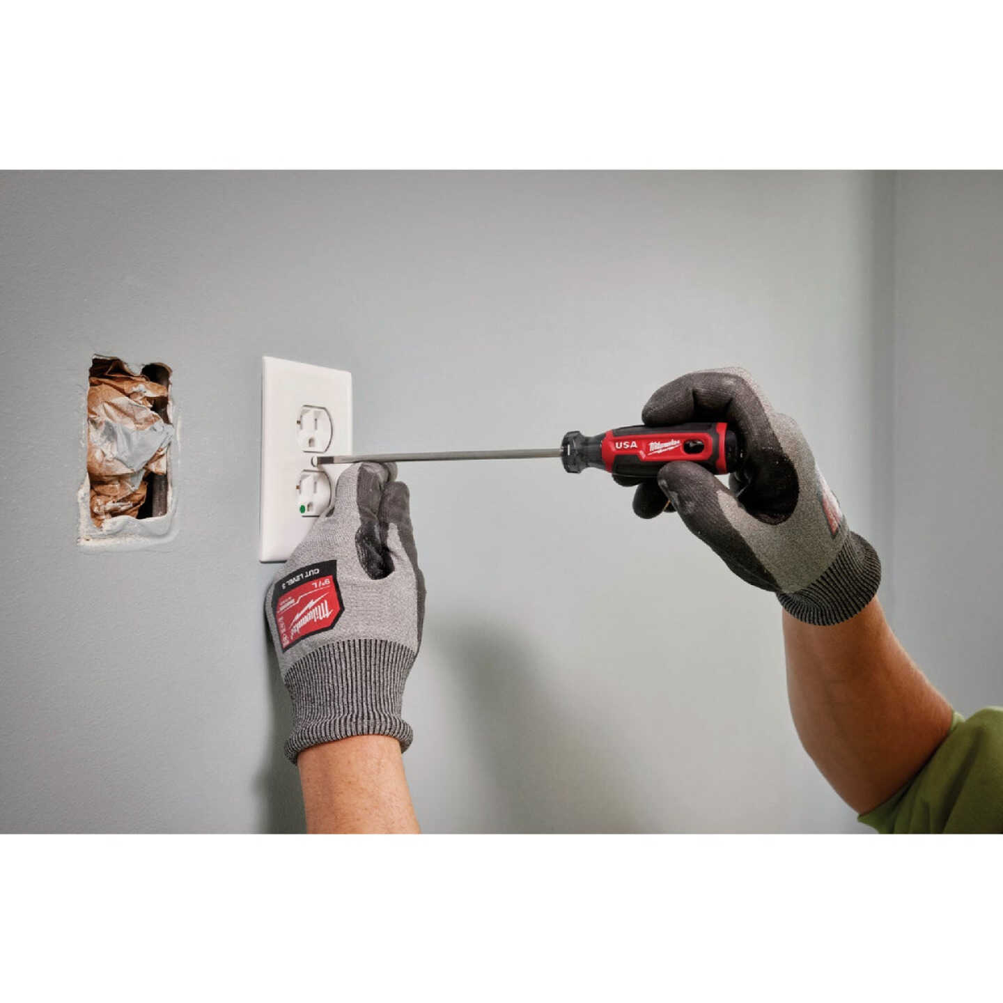 Milwaukee 3/16 In. x 3 In. Cushion Grip Cabinet Tip Slotted Screwdriver (USA) Image 4