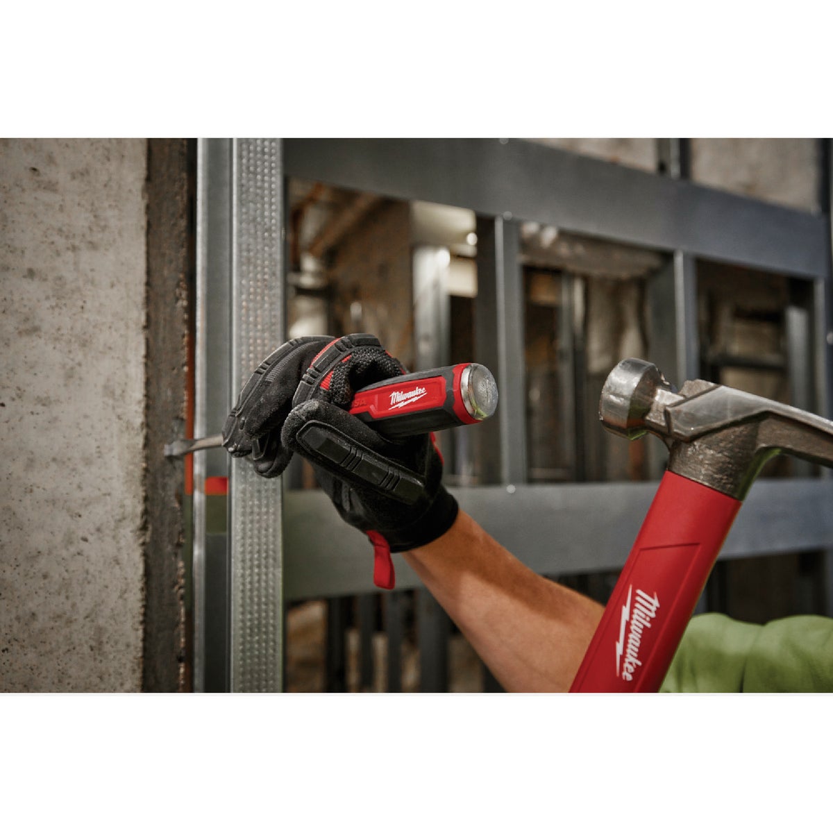 Milwaukee 3/8 In. x 8 In. Slotted Demolition Screwdriver with Cushion Grip Image 4