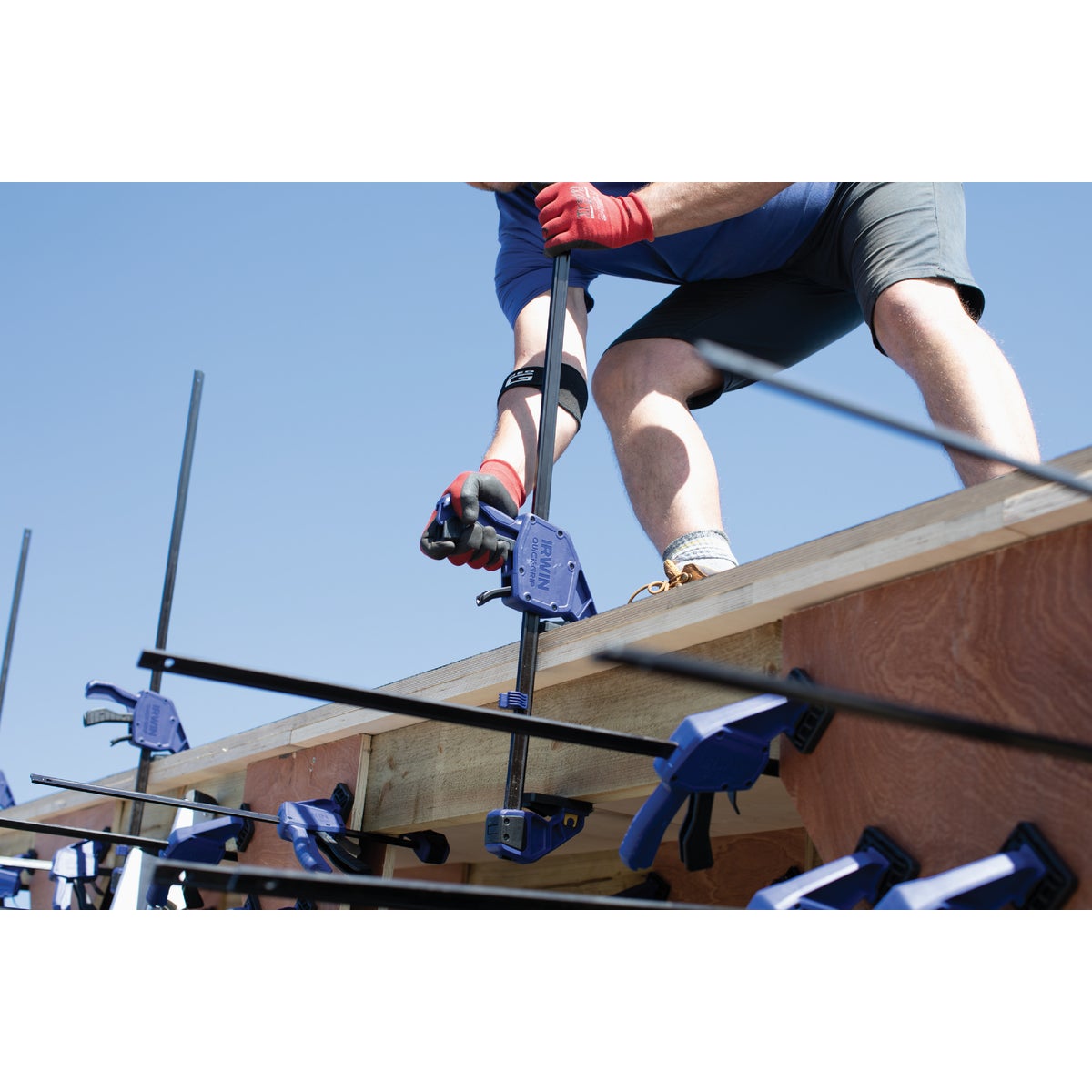 Irwin Quick-Grip 36 In. Medium-Duty One-Hand Bar Clamp Image 3