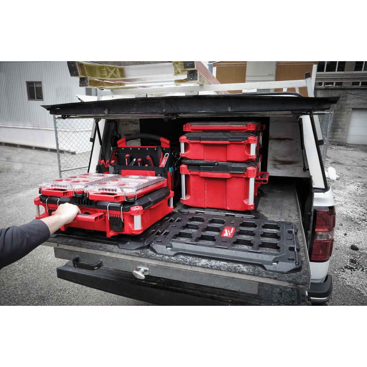 Milwaukee PACKOUT 18.4 In. W x 23.4 In. L Mounting Plate Bracket, 100 Lb. Capacity Image 2