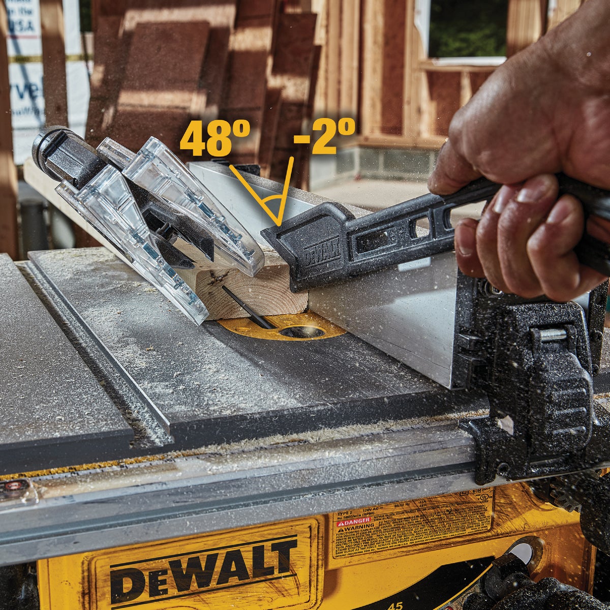 DEWALT 15-Amp 8-1/4 In. Compact Portable Jobsite Table Saw Image 6