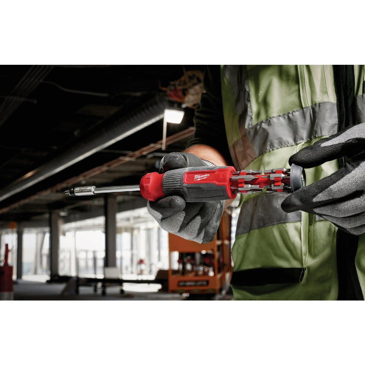 Milwaukee 27-in-1 Multi-Bit Screwdriver Image 5