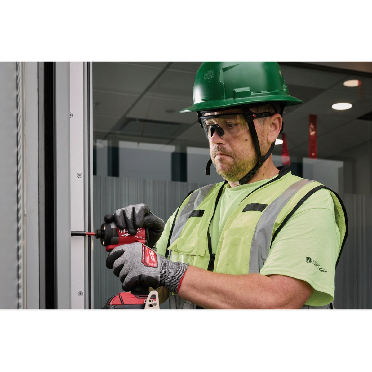 Milwaukee Wrap Around Safety Glasses with Clear Anti-Scratch Lenses Image 3