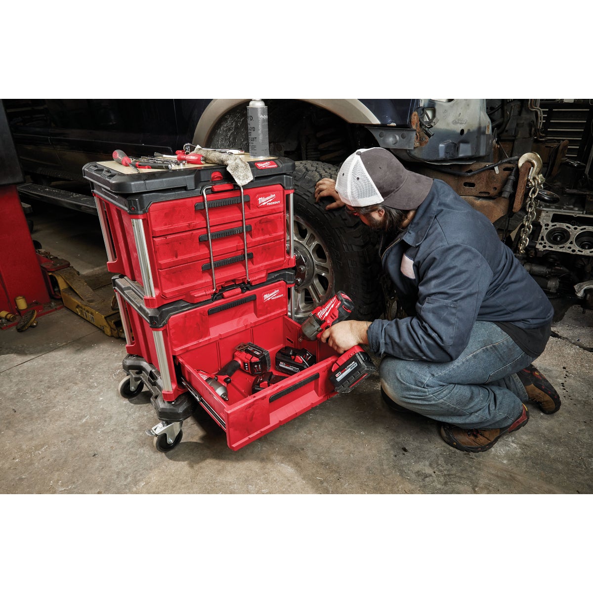 Milwaukee PACKOUT 2-Drawer Toolbox, 50 Lb. Capacity Image 4