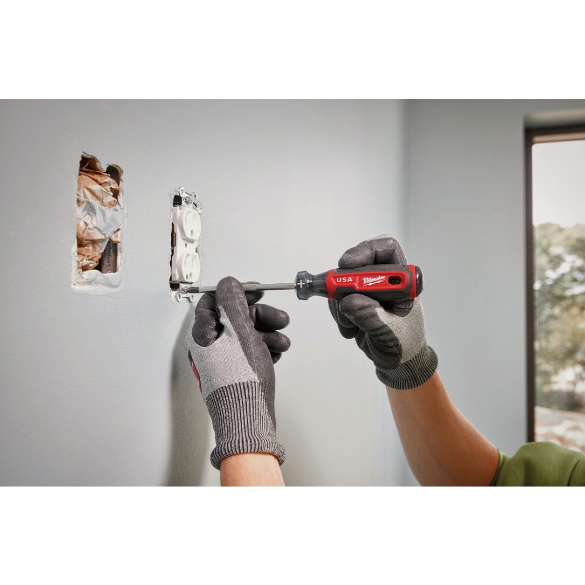 Milwaukee #2 x 4 In. Phillips Screwdriver with Cushion Grip Image 6