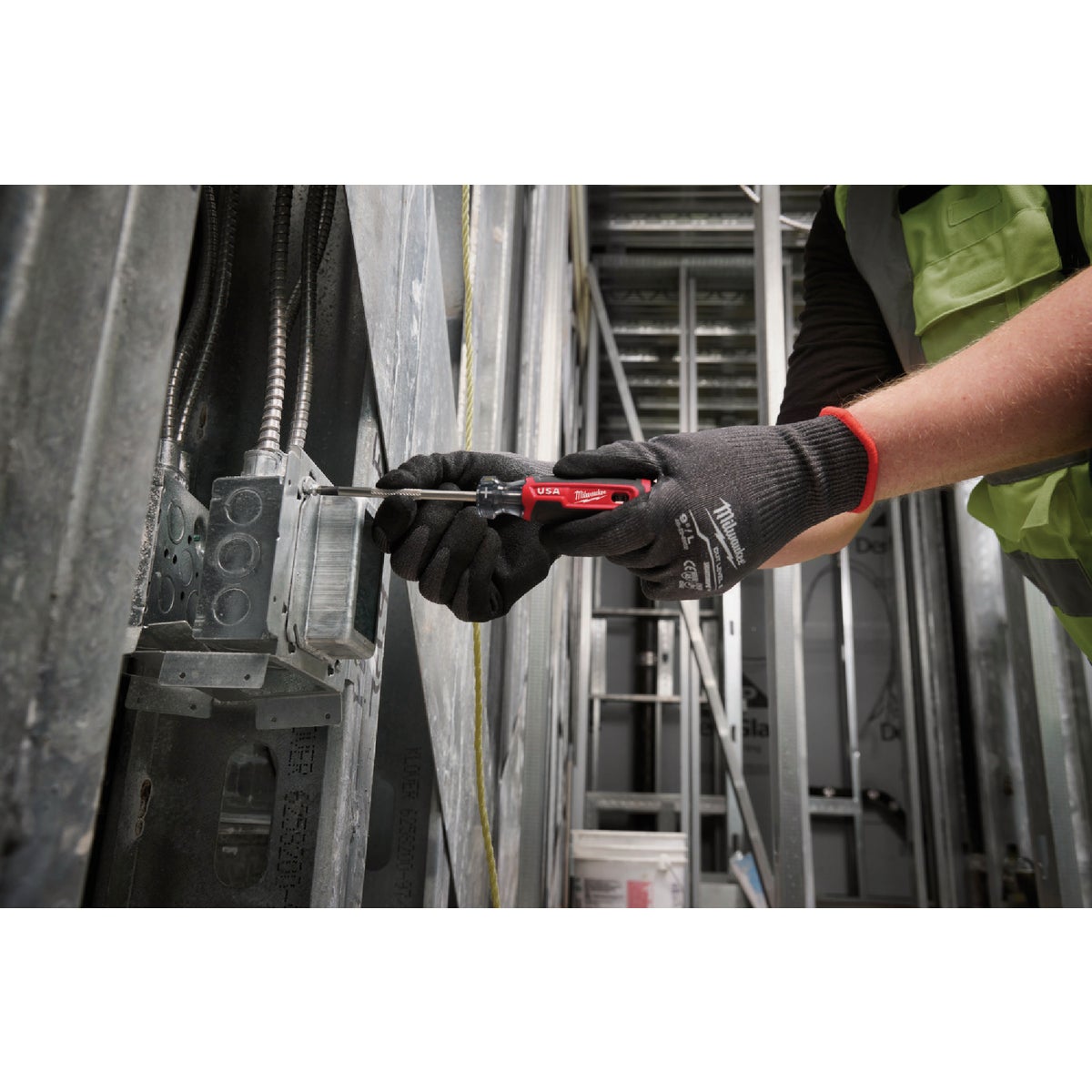Milwaukee #2 x 4 In. Phillips Screwdriver with Cushion Grip Image 4