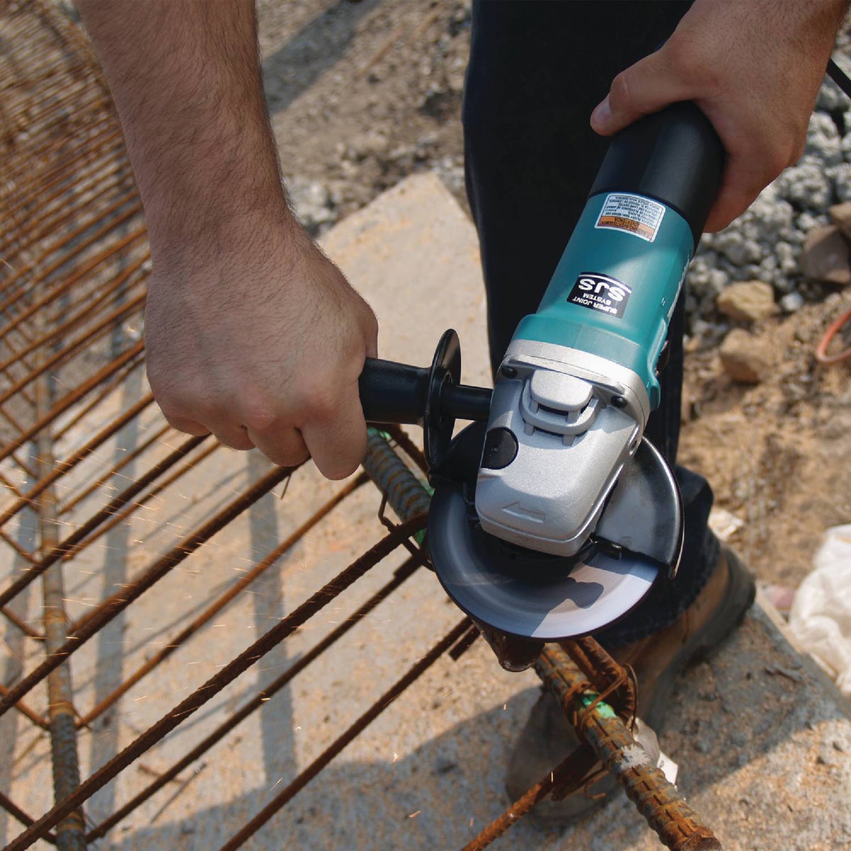 Makita 5 In. 13-Amp SJS High-Power Angle Grinder with Lock On Image 5