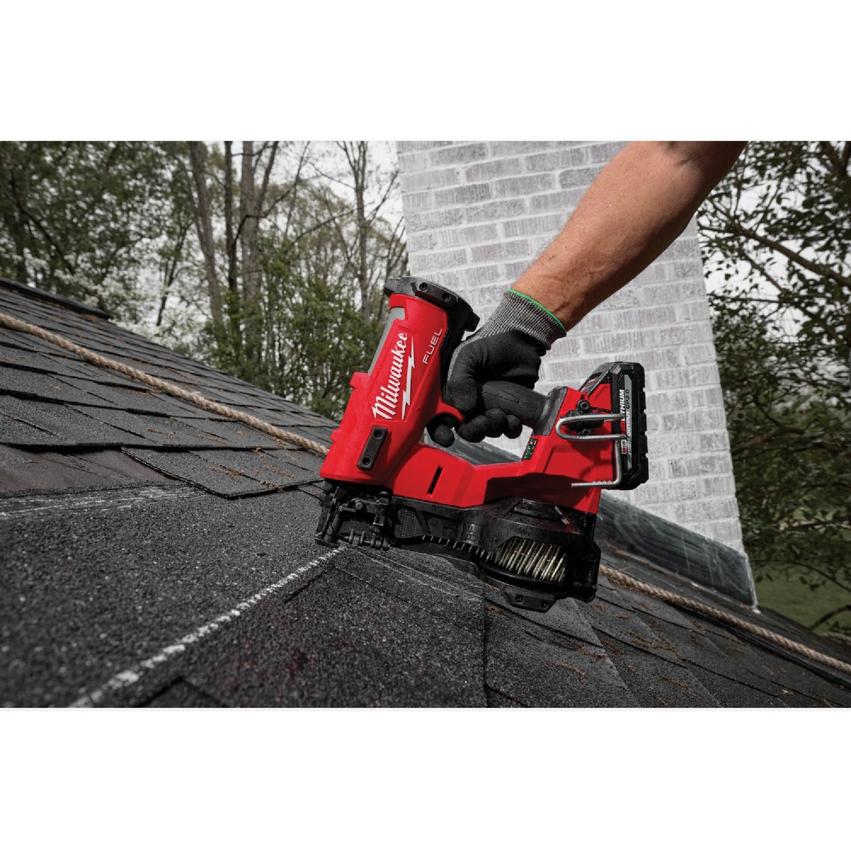 Milwaukee M18 FUEL Brushless Cordless Coil Roofing Nailer (Tool Only) Image 8