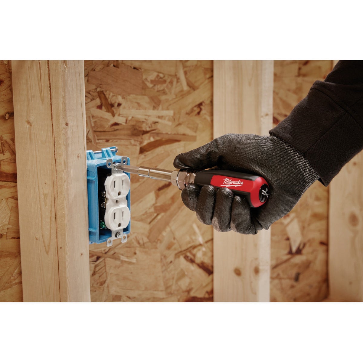 Milwaukee 13-In-1 Magnetic Multi-Bit Screwdriver Image 5