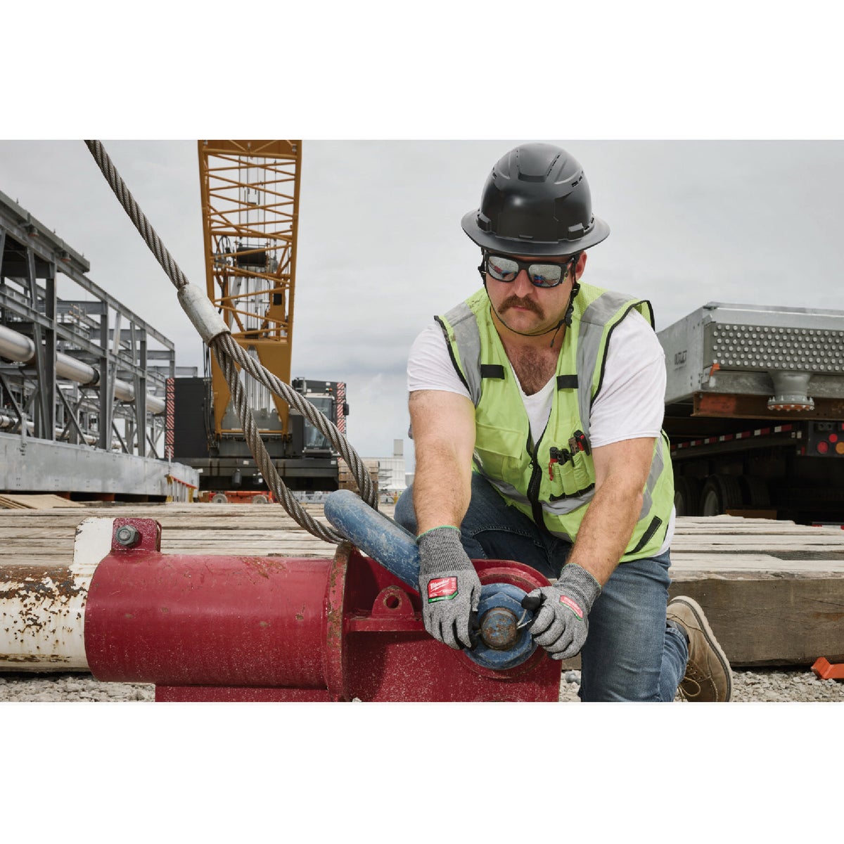 Milwaukee Full Frame Safety Glasses with Silver Mirrored Anti-Scratch Lenses & Removable Side Shields Image 4