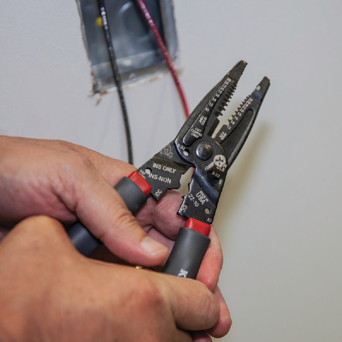 Klein-Kurve 7-3/4 In. Wire Stripper/Crimper Multi-Tool Image 6