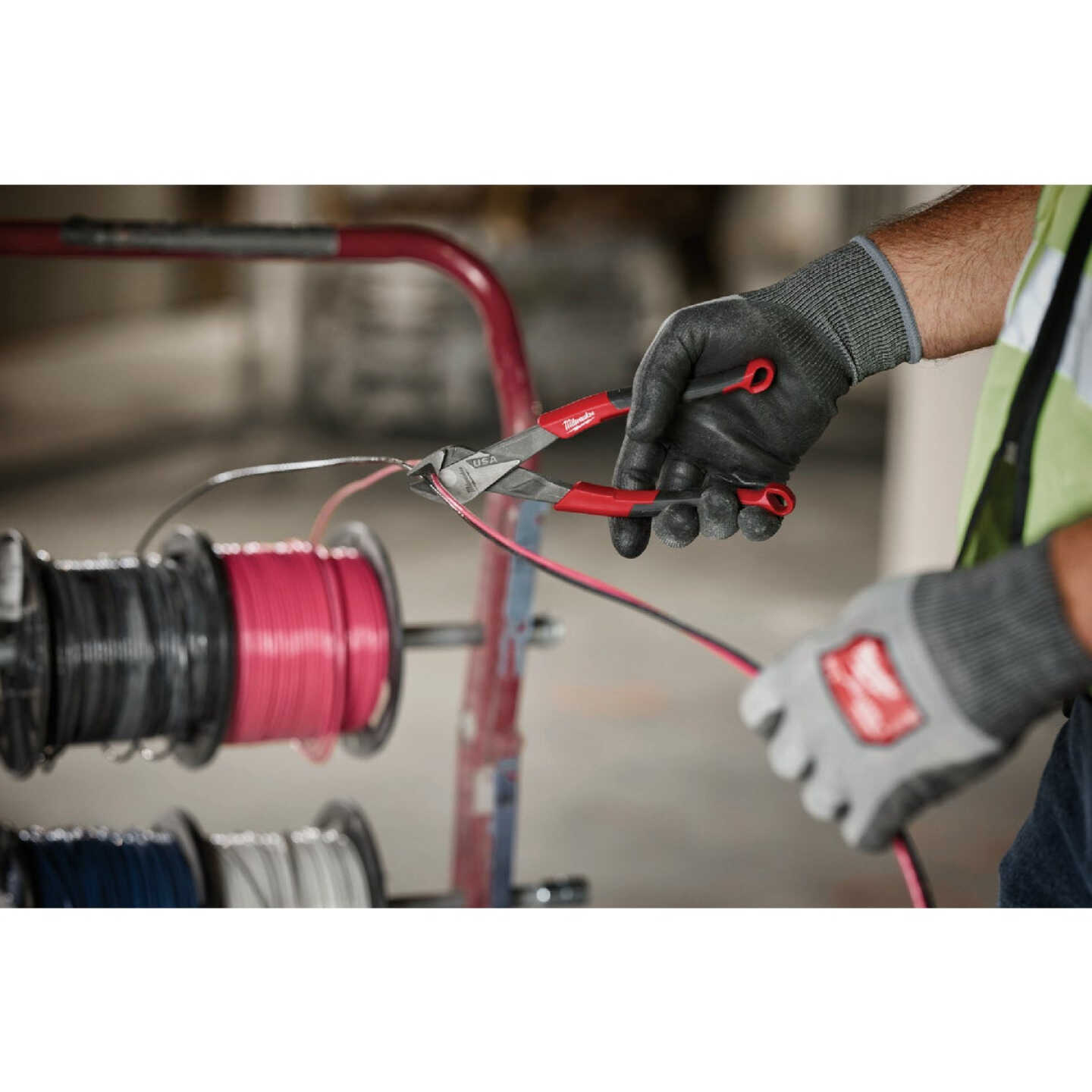 Milwaukee 6 In. Comfort Grip Diagonal Cutting Pliers (USA) Image 4