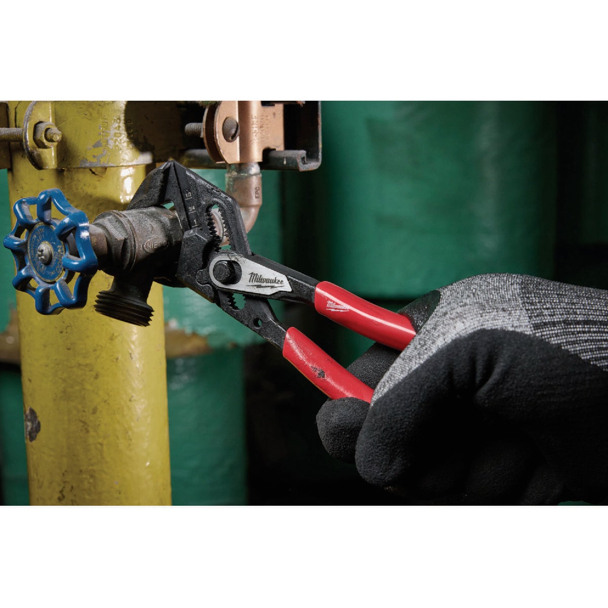 Milwaukee 12 In. Pliers Wrench Image 2