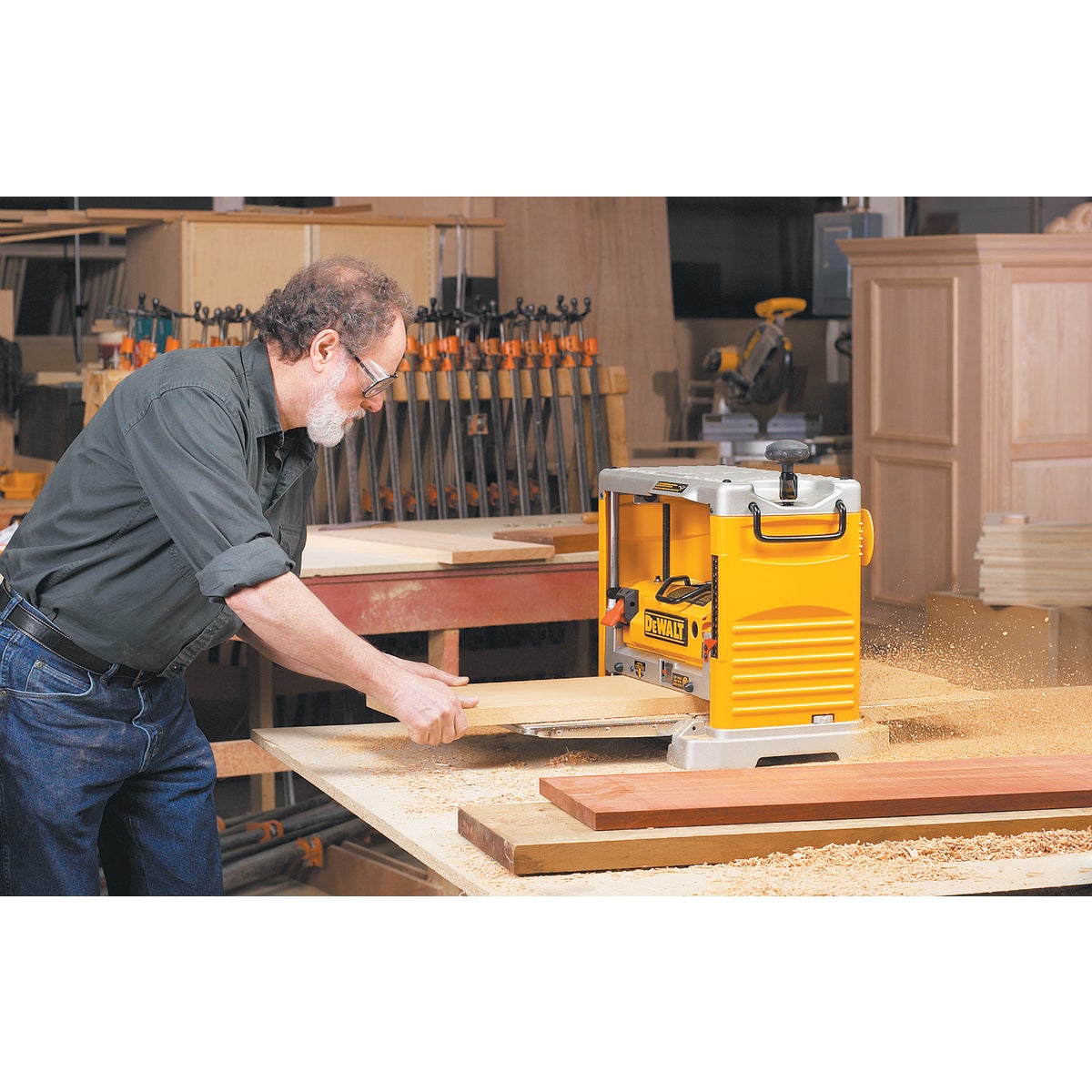 DEWALT 12-1/2 In. Portable Planer Image 7