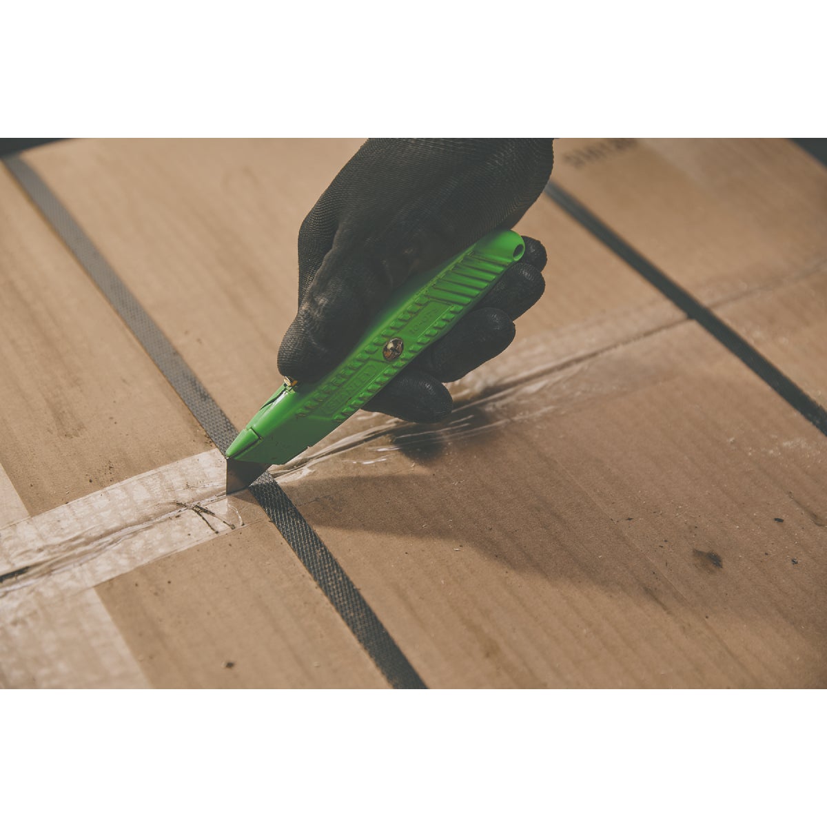 Stanley High-Visibility Retractable Straight Utility Knife Image 2