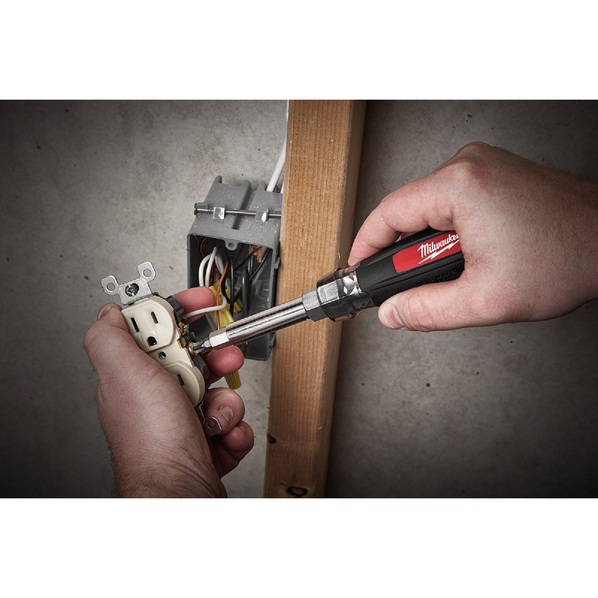 Milwaukee 13-in-1 Cushion Grip Multi-Bit Screwdriver with ECX Image 2