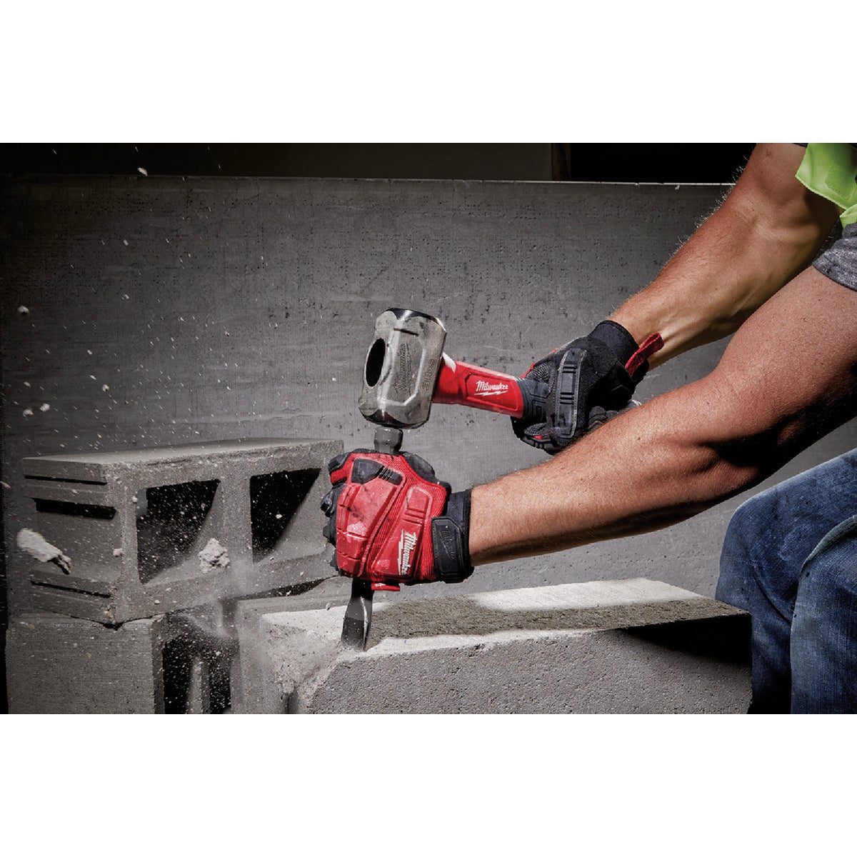 Milwaukee 3 Lb. Forged Steel Drilling Hammer with Fiberglass Handle Image 3