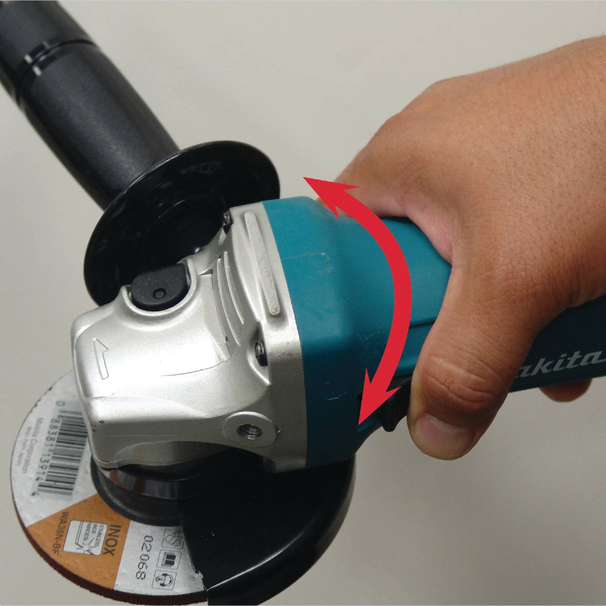 Makita 4-1/2 In. 6-Amp Angle Grinder Image 2