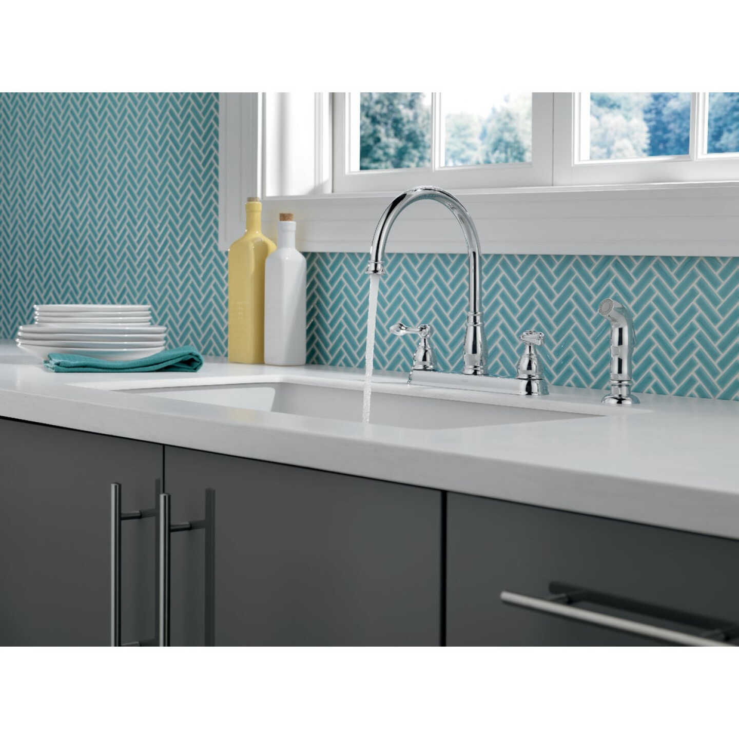 Delta Windemere 2-Handle Lever Kitchen Faucet with Side Spray, Stainless Image 3