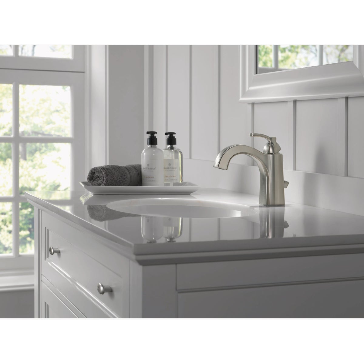 Delta Flynn Stainless Single-Handle 4 In. Centerset Bathroom Faucet Image 2