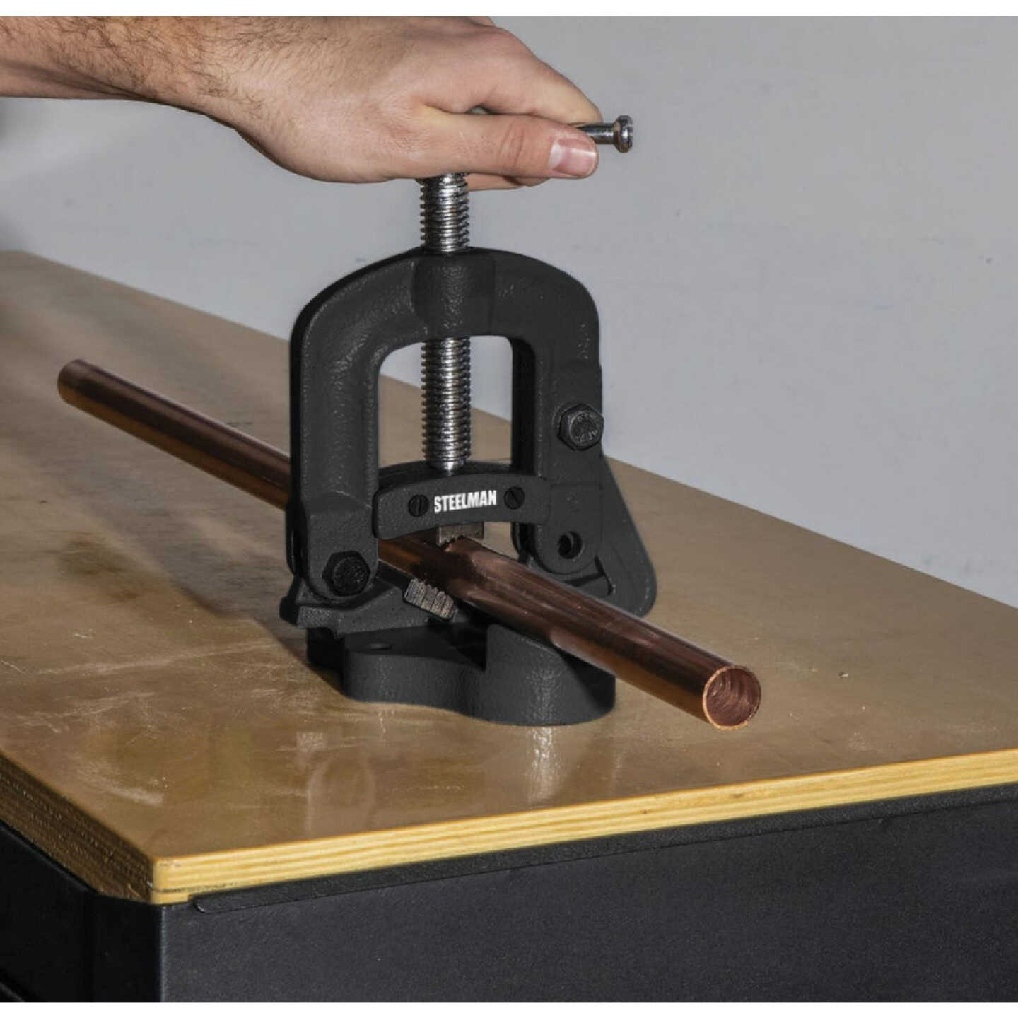 Steelman 2 In. Yoke Vise Image 2