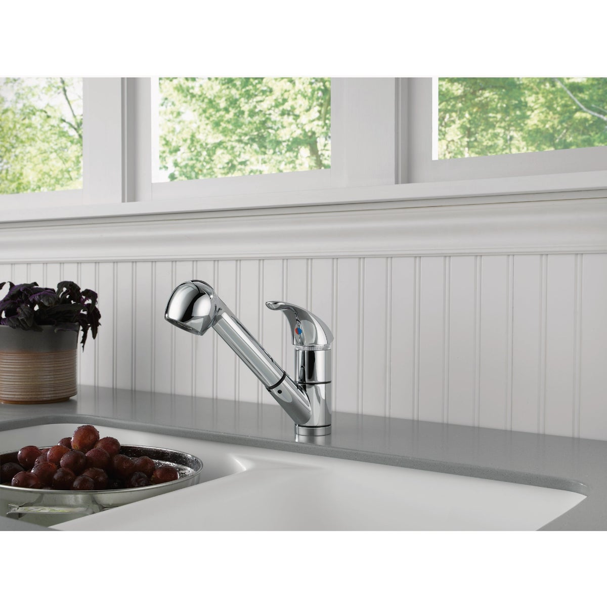 Peerless Chrome Kitchen Faucet With Pull-Out Spray Image 2