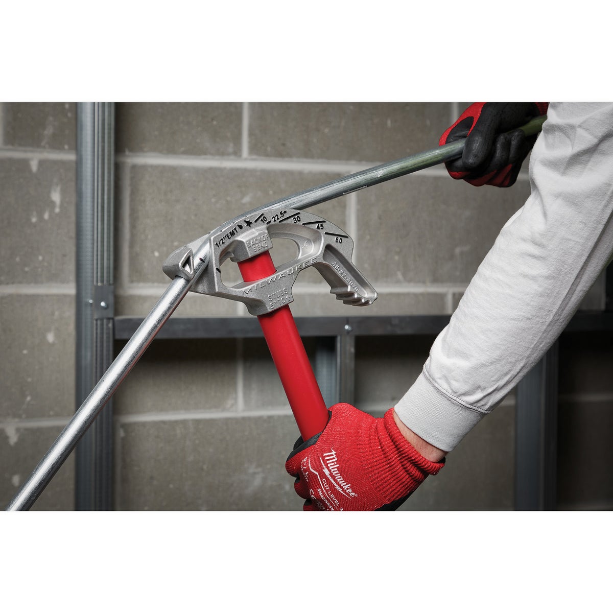Milwaukee 1/2 In. EMT Aluminum Conduit Bender Image 4